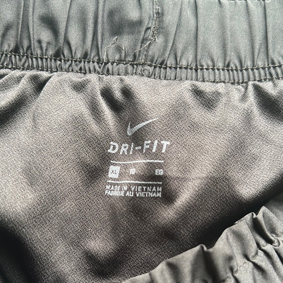 Nike Dri-fit Running Shorts size XL - Picture 2 of 3